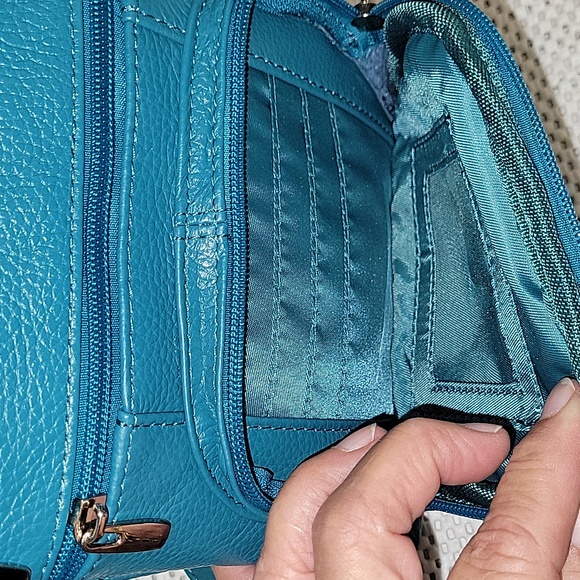 Teal cowhide crossbody purse. - Picture 9 of 10